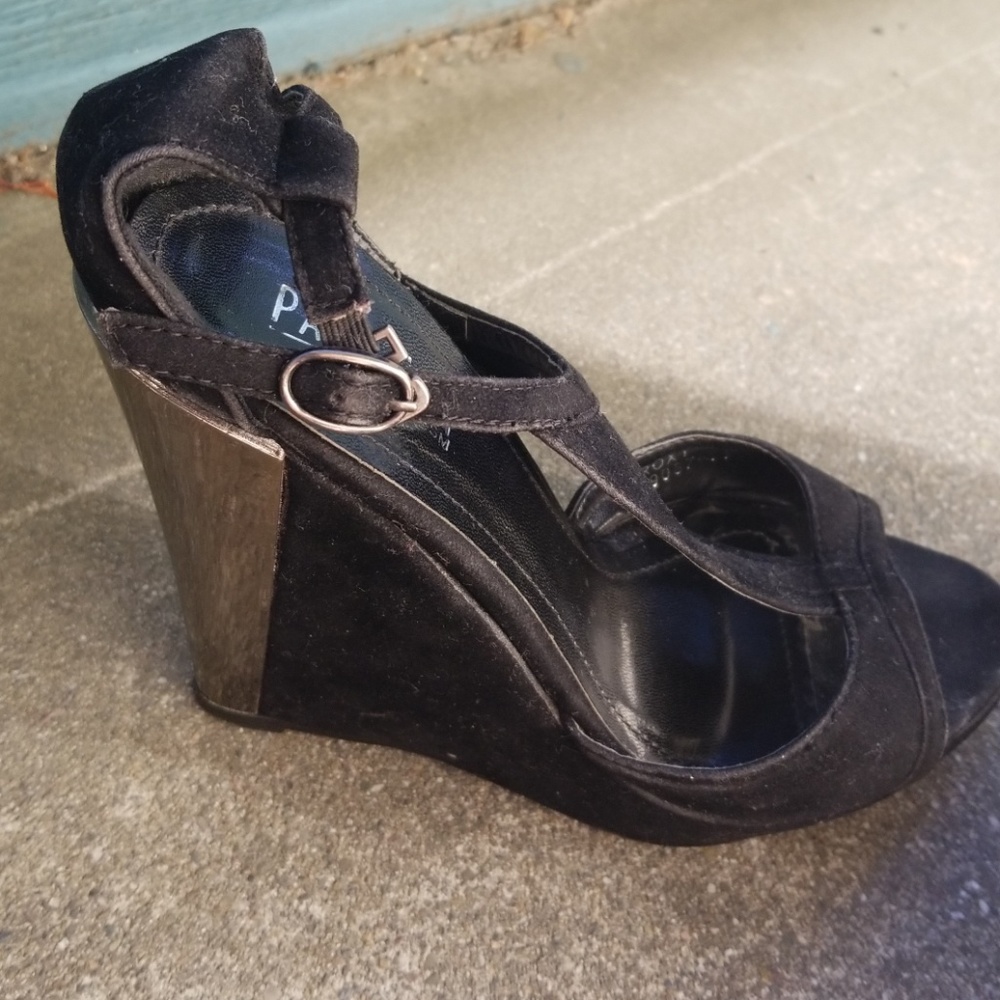 Shoes - Picture 3 of 8